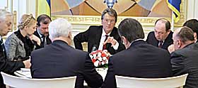 «Якщо нема кризи, то чому є «антикризова» коаліція?»