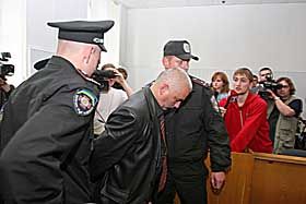 «Перевертні» за гратами i без погонів