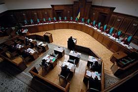 Поки Станік відбивається від «противного» Ющенка,