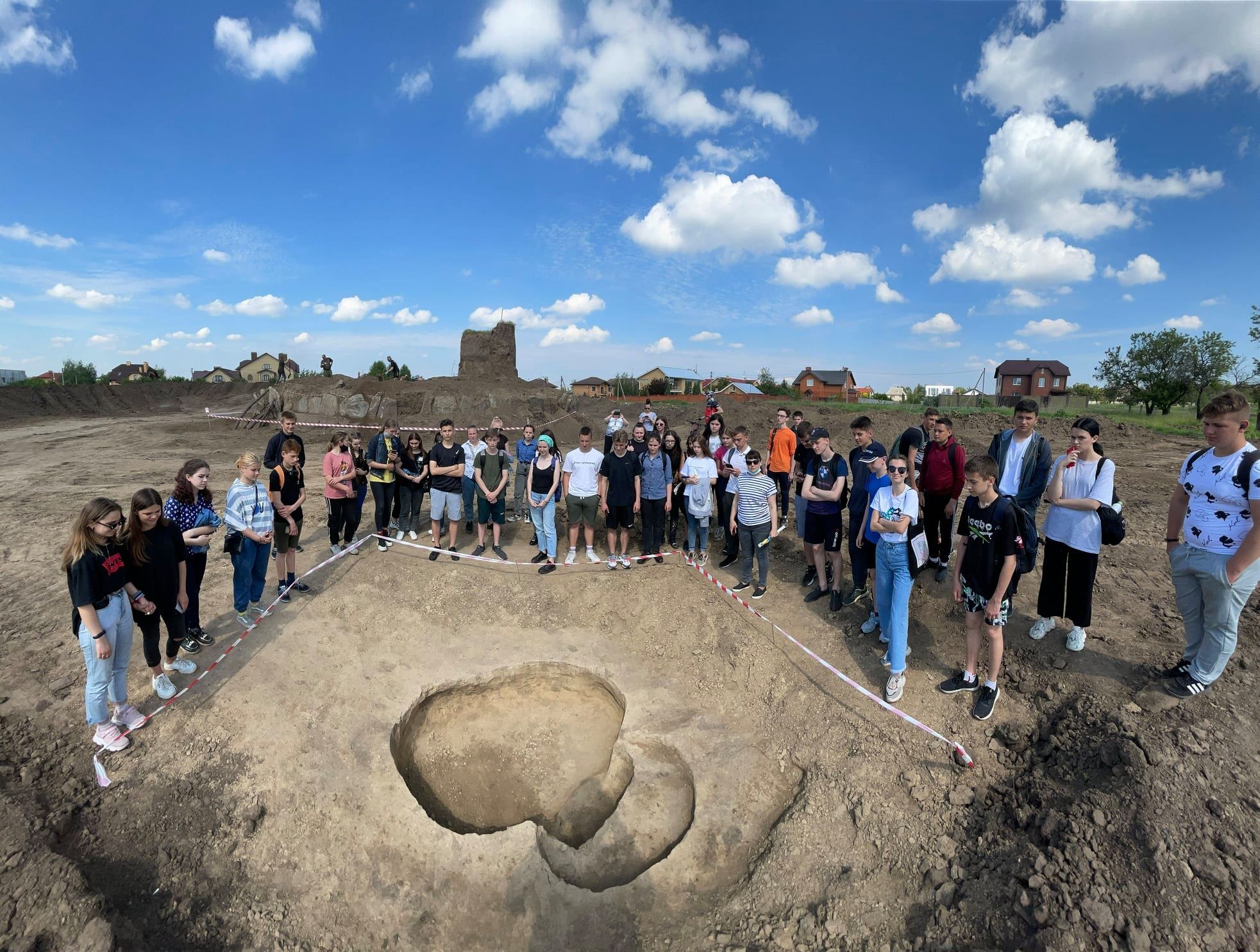 Поблизу Дніпра археологи проводять екскурсії до відкритого кургану