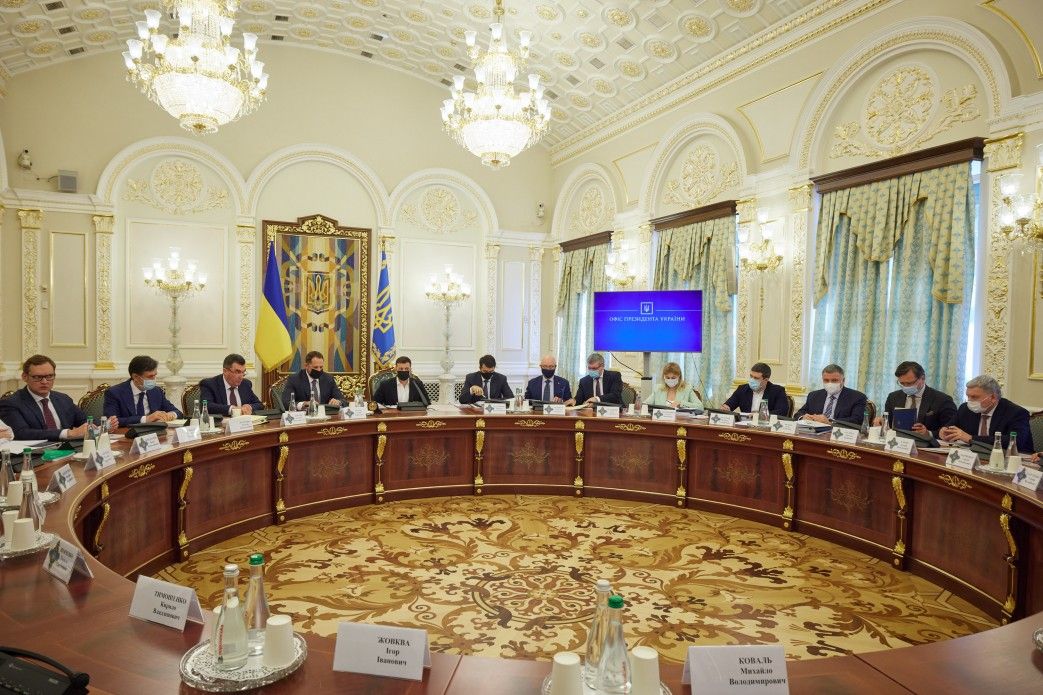 Зеленський планує винести законопроєкт про олігархів на референдум