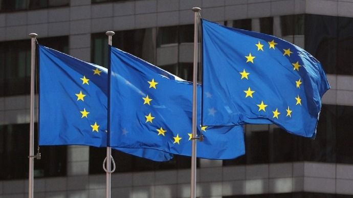 ЄС виділила Україні мільйони захисних масок та апарати ШВЛ