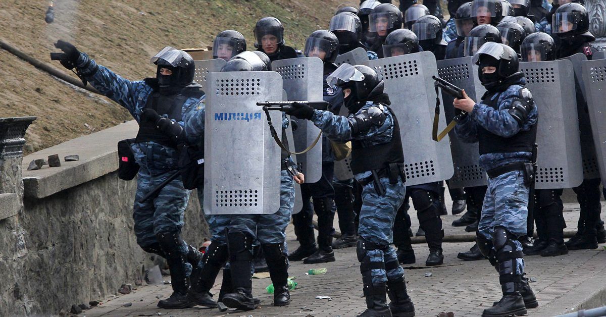 Двох екс-беркутівців засудили до трьох років в’язниці
