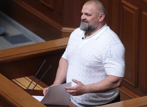 Василь Вірастюк склав присягу нардепа під вигуки «Ганьба»