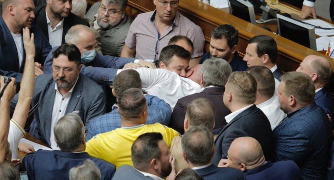 Бійка у Верховній Раді: Ківа проти Тищенка
