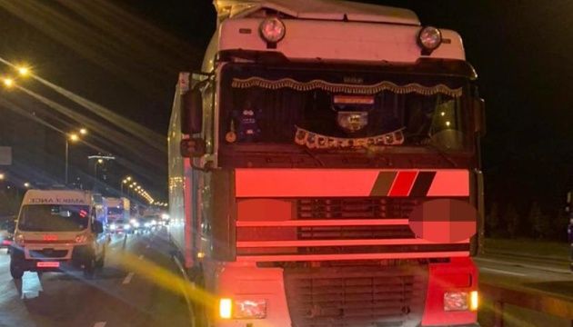 У Дарницькому районі Києва вантажівка збила на смерть двох пішоходів