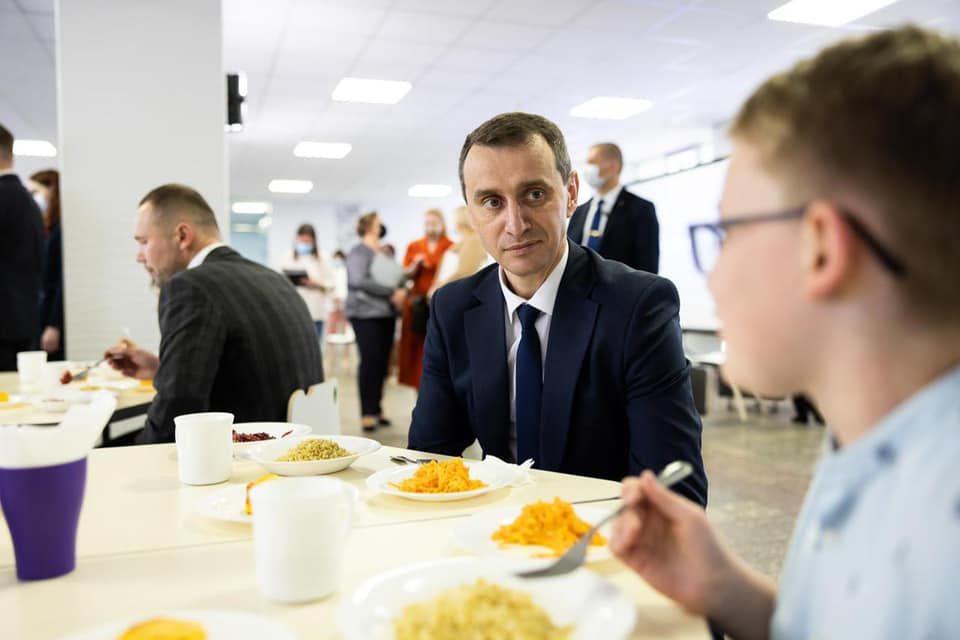 Віктор Ляшко готується до вакцинації підлітків