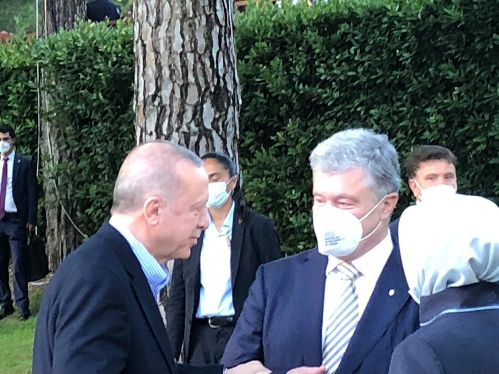 Порошенко поспілкувався  з Ердоганом на Анталійському форумі
