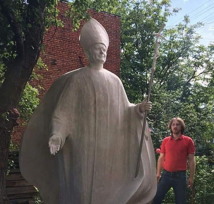 Скульптор Данило Книшук створив модель пам'ятника Папi Івану Павлу II, фото