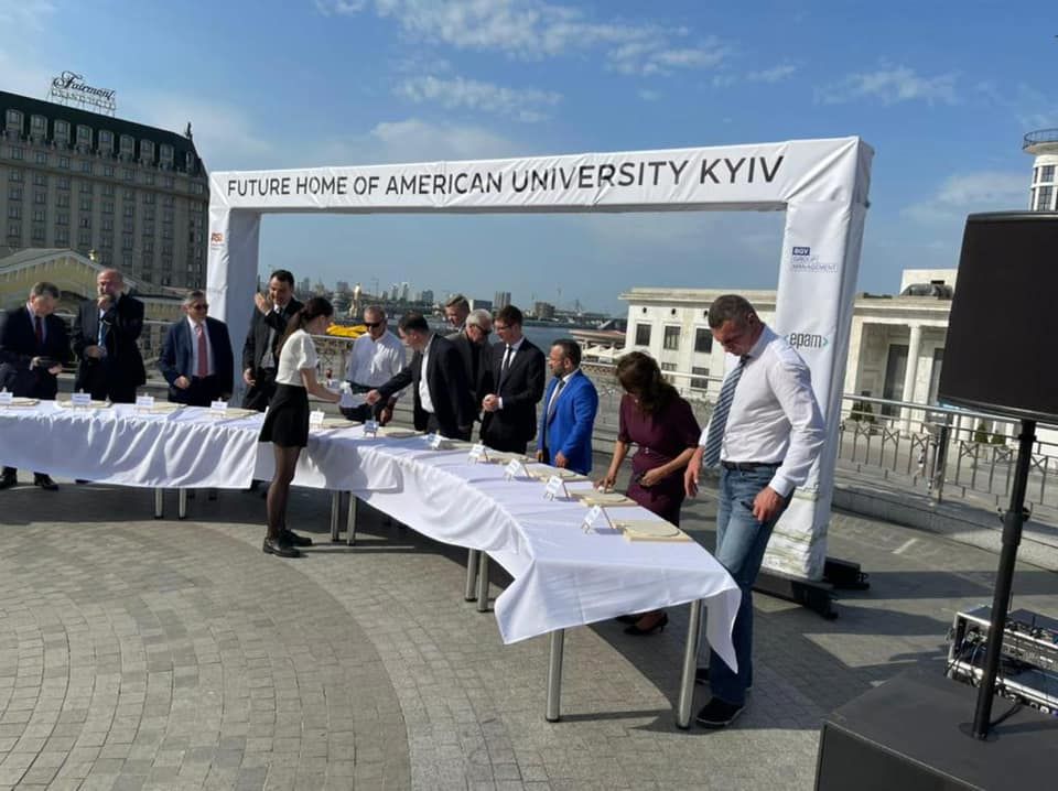 Американський університет відкриють на річковому вокзалі Києва, фото