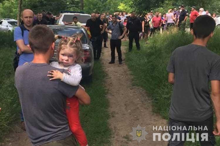 На Тернопільщині врятували заблукалу дворічну дівчинку