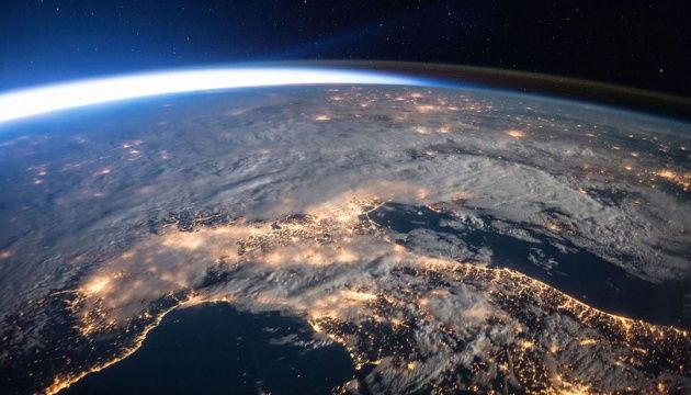 Китайці створюють телескоп-пошуковець космічного сміття