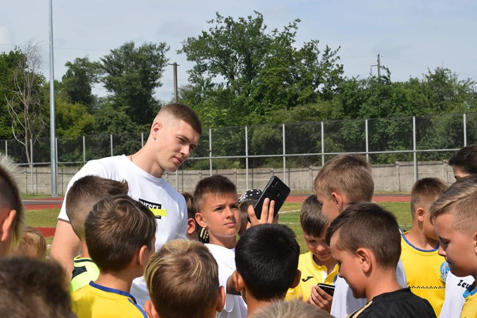 Герой Євро-2020 Артем Довбик відкрив новий стадіон у Черкасах