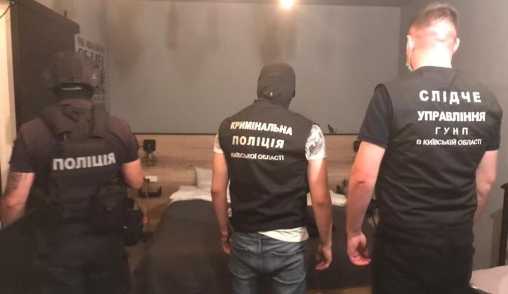У Києві затримали сутенерку неповнолітніх дівчат