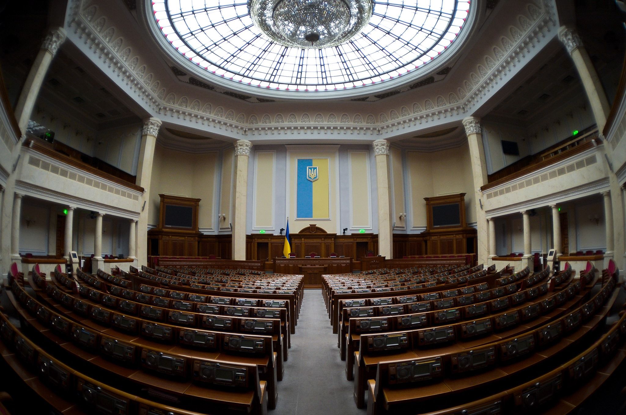 Канабіс і контрабанда: Зеленський скликає позачергове засідання Ради
