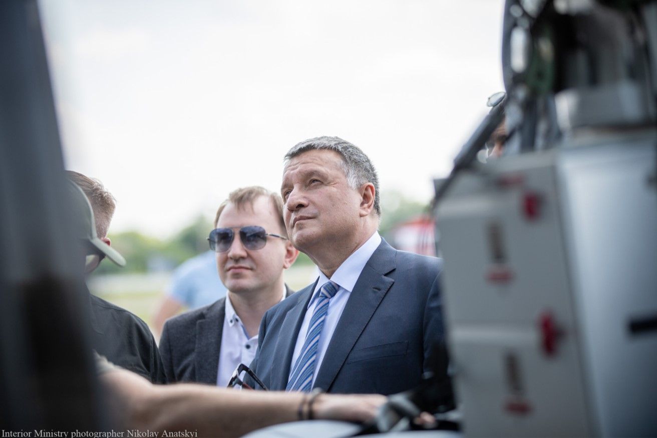 Чому Аваков подав у відставку