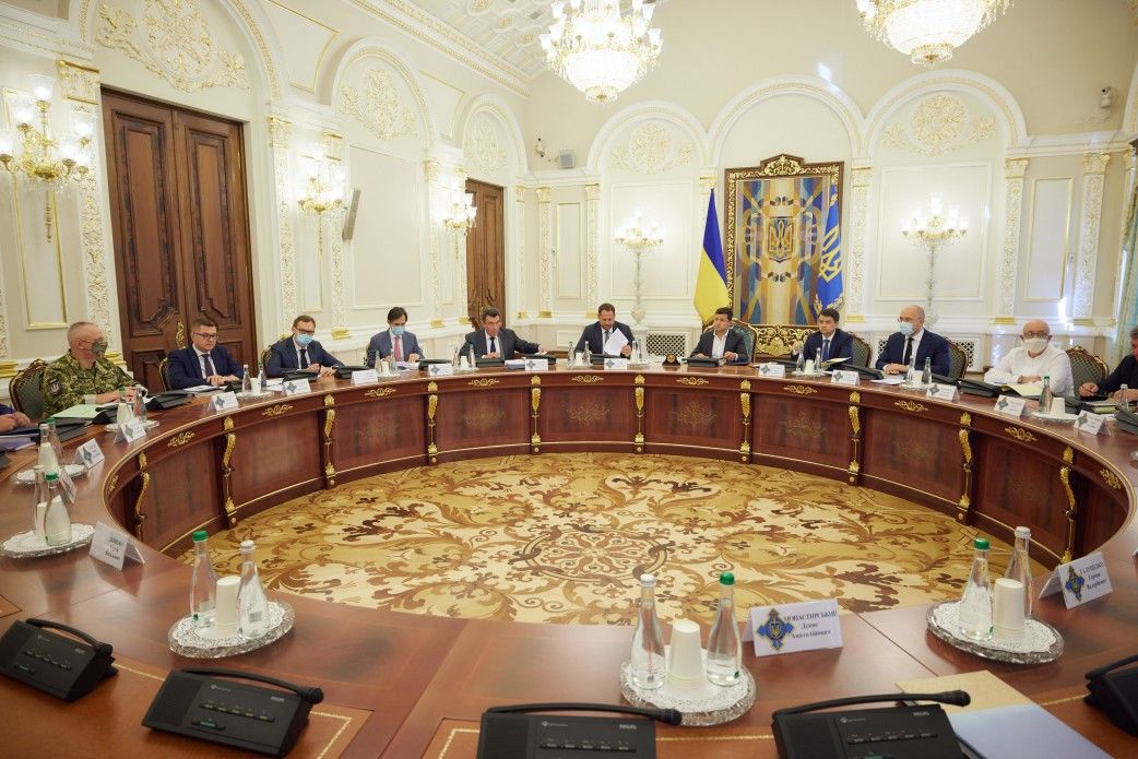 РНБО ввела нові санкції і планує моніторинг олігархів