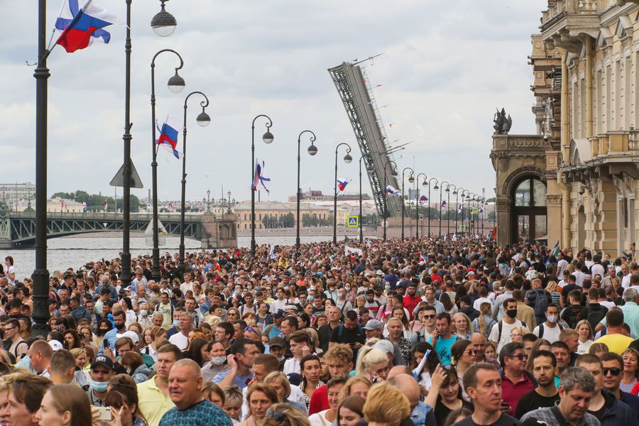 Бенкет під час коронавірусу: Кремль гучно відсвяткував день ВМФ РФ