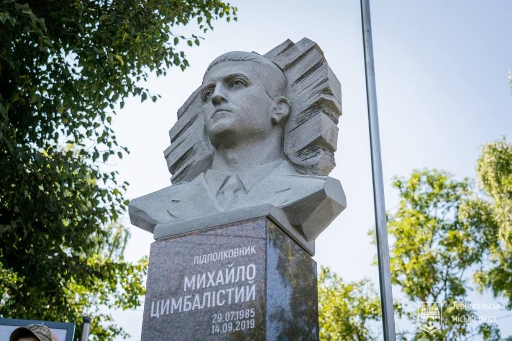 На Тернопільщині встановили пам’ятник розвіднику Михайлу Цимбалістому — герою російсько-української війни