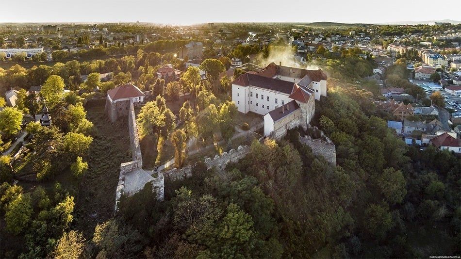 Мукачівський драмтеатр показує вистави з лицарськими боями у замках Закарпаття, фото