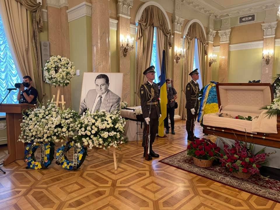 У Будинку офіційних прийомів прощаються з Євгеном Марчуком