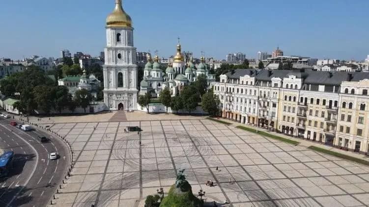 Прокуратура Києва вилучить авто за дрифт на Софійській площі