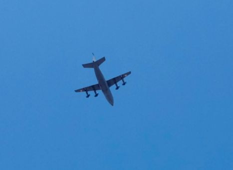 У Києві і передмісті здивовані польотами бойових літаків над будинками, відео