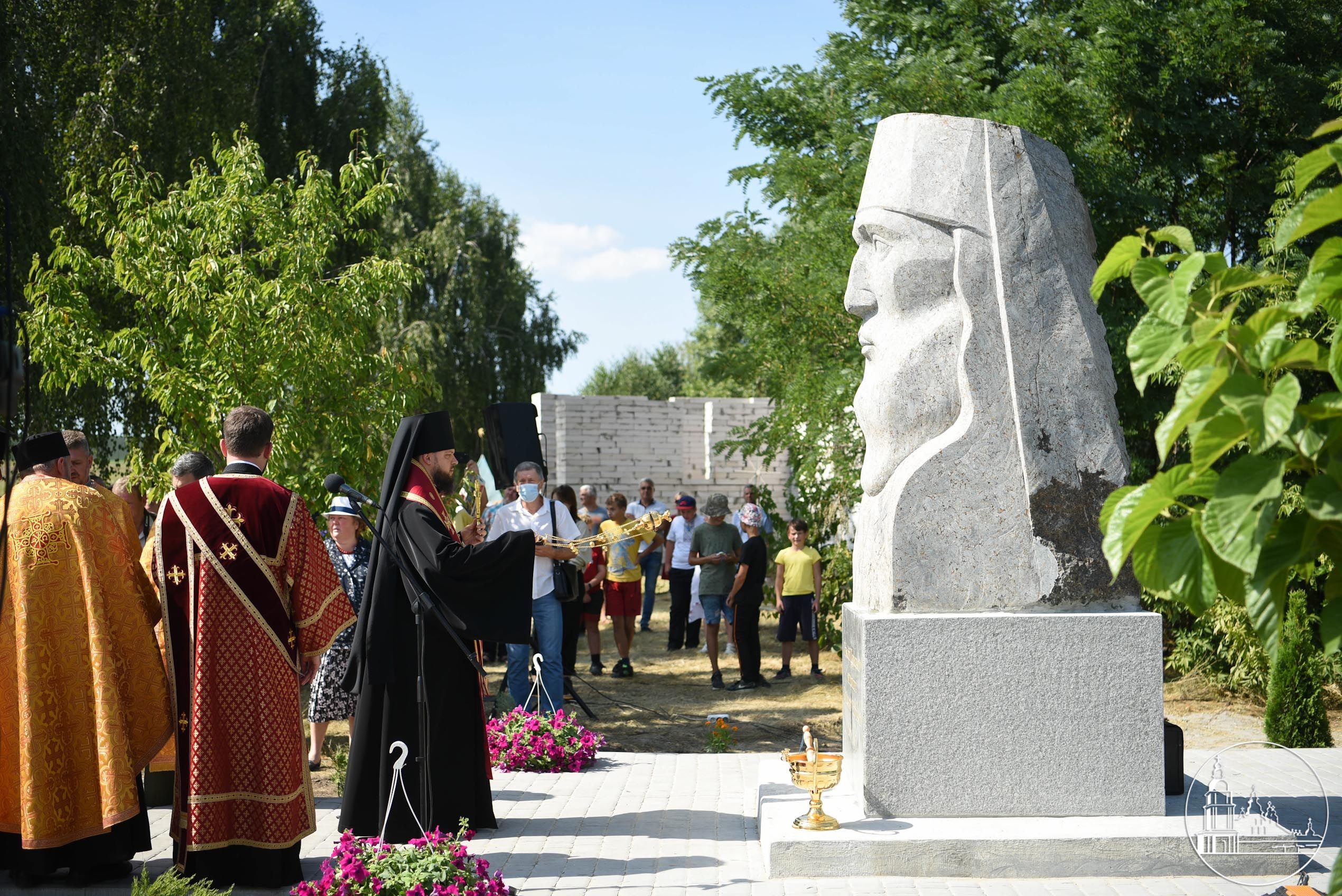 Під Києвом відкрили пам’ятник митрополиту Тимофію Щербацькому, фото