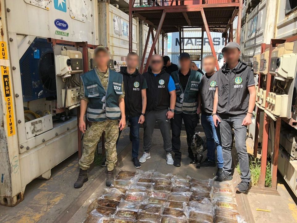 На Одещині у контейнерах з еквадорськими бананами виявили кокаїн