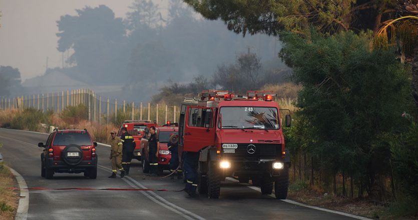 Південь Греції охопила величезна лісова пожежа