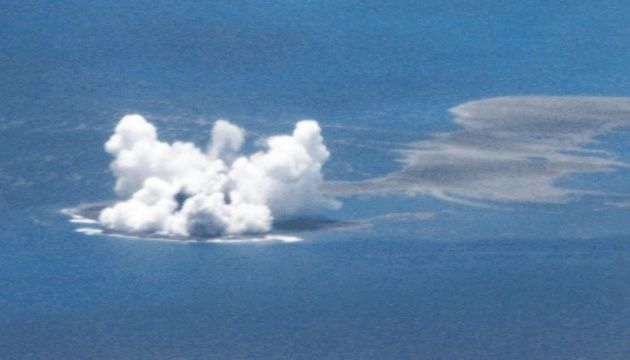 Після виверження підводного вулкана в Японії з’явився новий острів