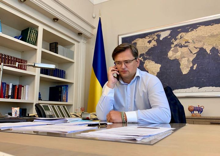 Кулеба зв’язався із заблокованими на військовій базі Кабула українцями