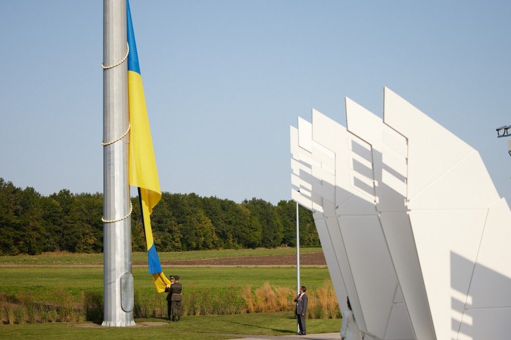 День прапора: на Черкащині відкрили арт-комплекс «Географічний центр – серце України», фото