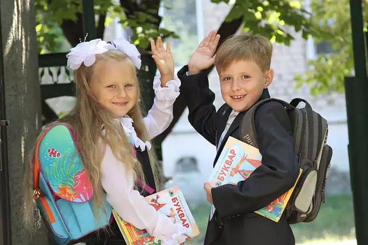 1 вересня за парти, а далі може бути «гібридка»: як вчитимуться у другий пандемічний рік школярі і студенти