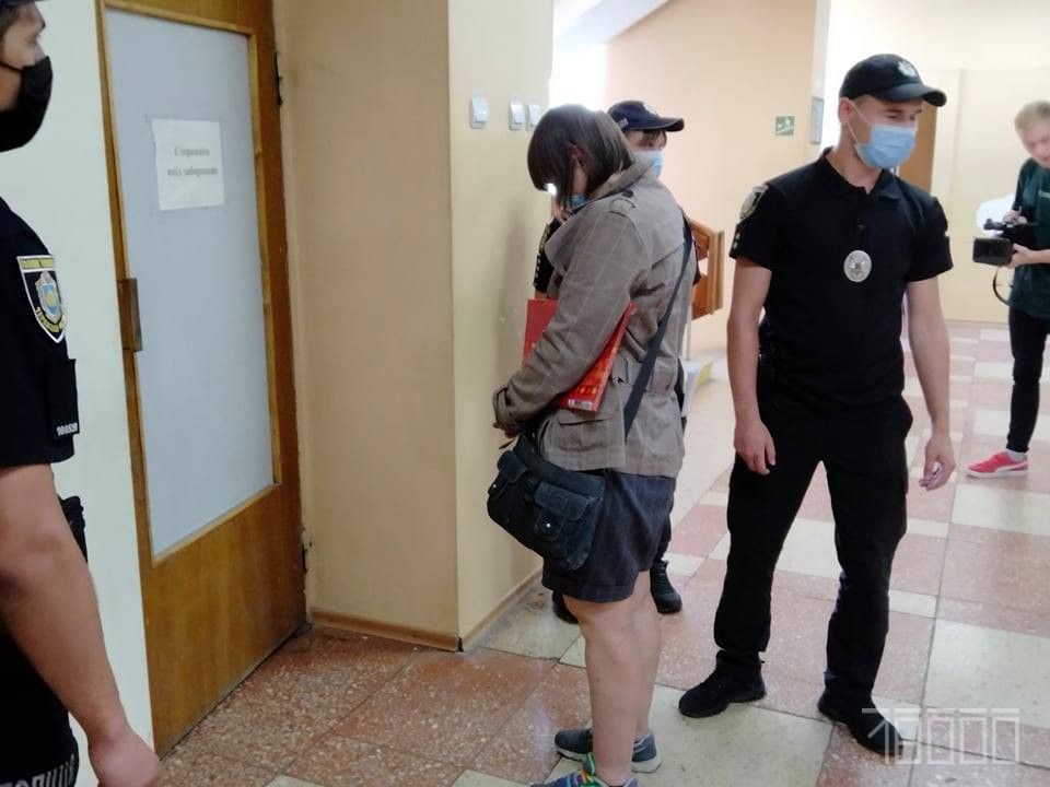 У Черкасах взяли під варту бабусю, 7-річний прийомний онук якої потрапив до реанімації з важкими травмами