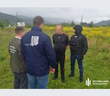 На Закарпатті ДБР затримало старшину за продаж солдатам метамфетаміну