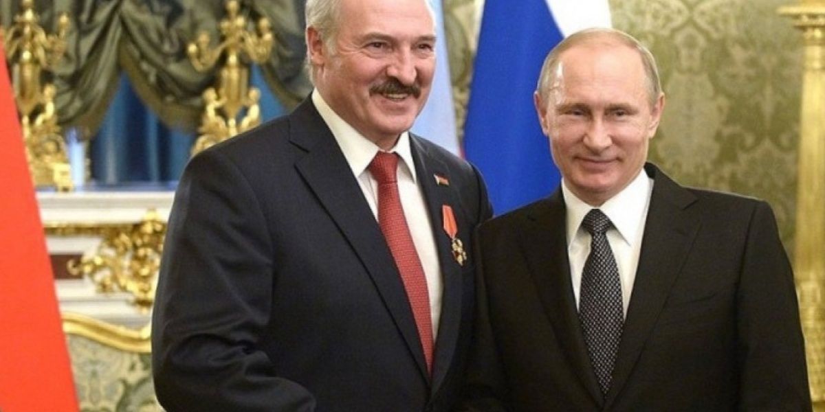 Удвох у «колиску трьох народів»: Лукашенко поїде до Москви здавати Білорусь Путіну