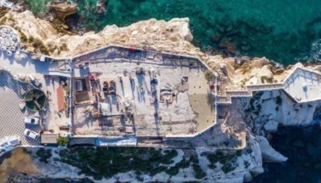 Українська туристка зірвалася в прірву роблячи селфі в Іспанії