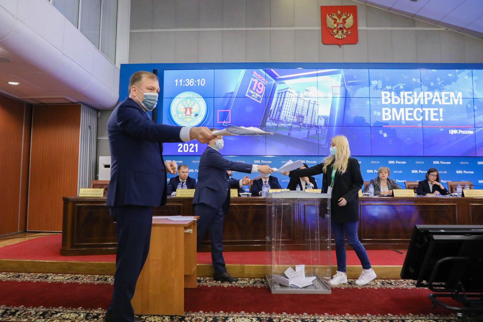 Вибори до Держдуми: «Єдина Росія» перемагає, виборцям з ОРДЛО видавали сухпайки, фото
