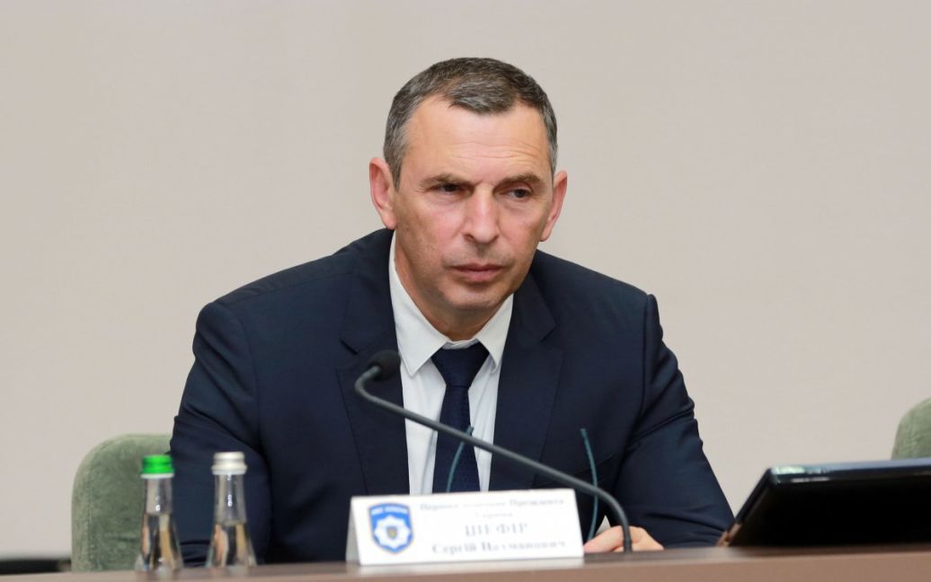 Стріляли по автомобілю першого помічника Зеленського – поранено водія