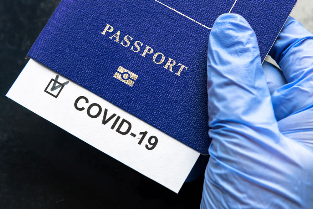 А «липи» цвітуть: українці не хочуть щеплення проти COVID-19, бо сертифікат можна купити