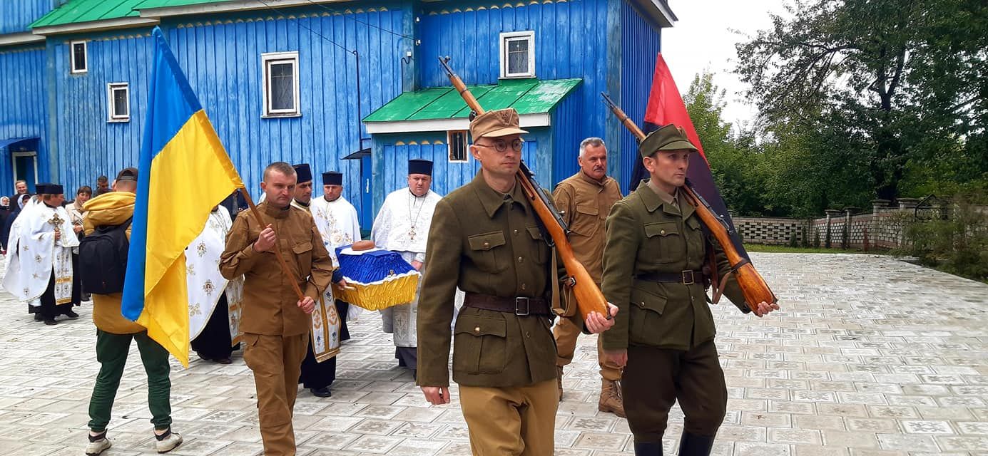 На Тернопільщині з військовими почестями перепоховали трьох воїнів УПА, фото