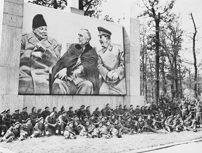 Війна Сталіна за владарювання: головне про дослідження американського історика Шона Макмікіна. Частина 2