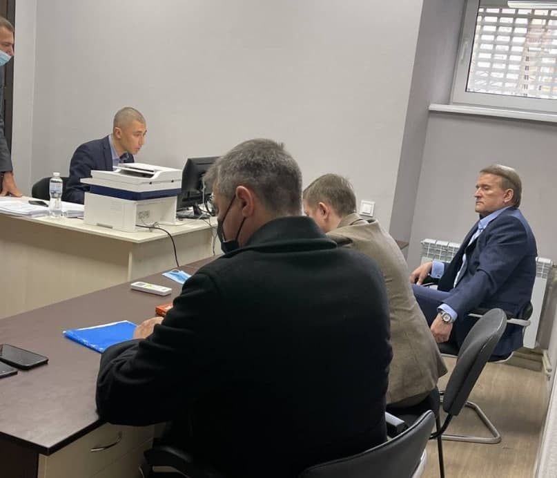 Медведчука «порадували» врученням клопотання про арешт і мільярдну заставу