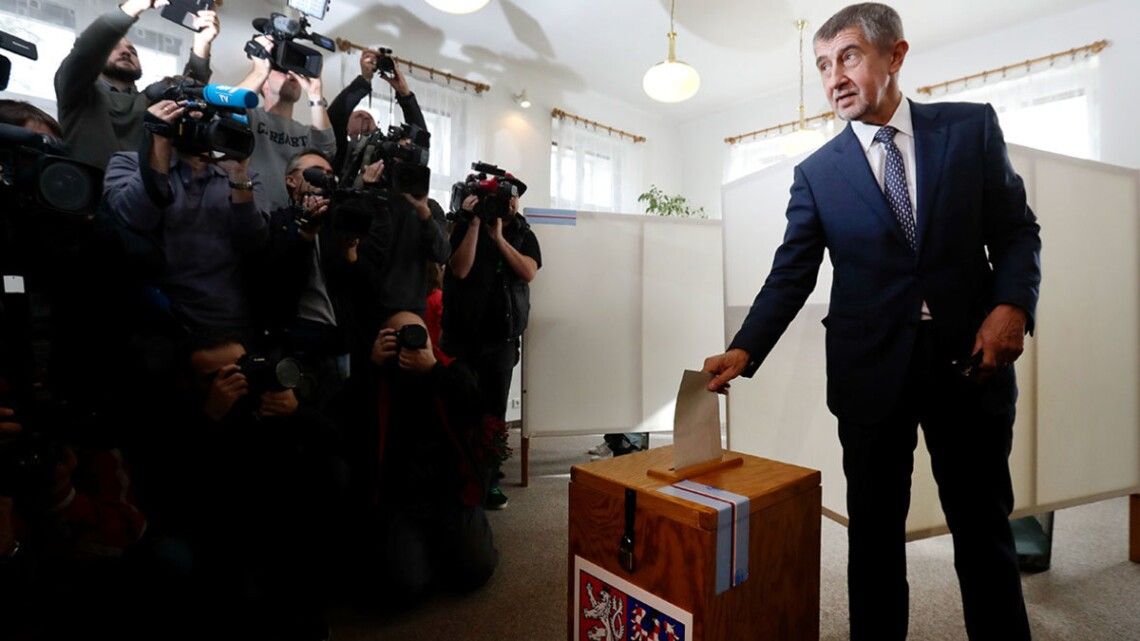 Офшорний нокаут: у Чехії правляча партія програла вибори, а президент навіть потрапив до реанімації