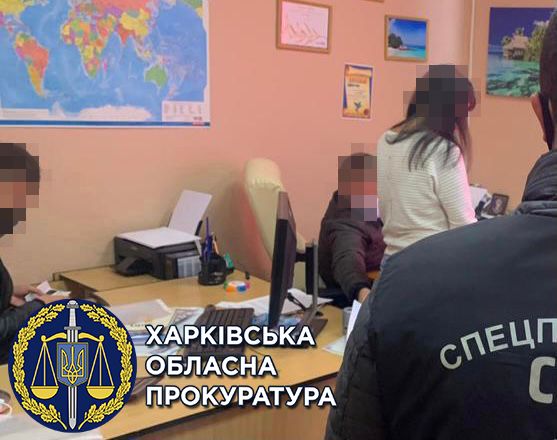Турфірма і медлабораторія сфальсифікували тисячі ПЛР-тестів