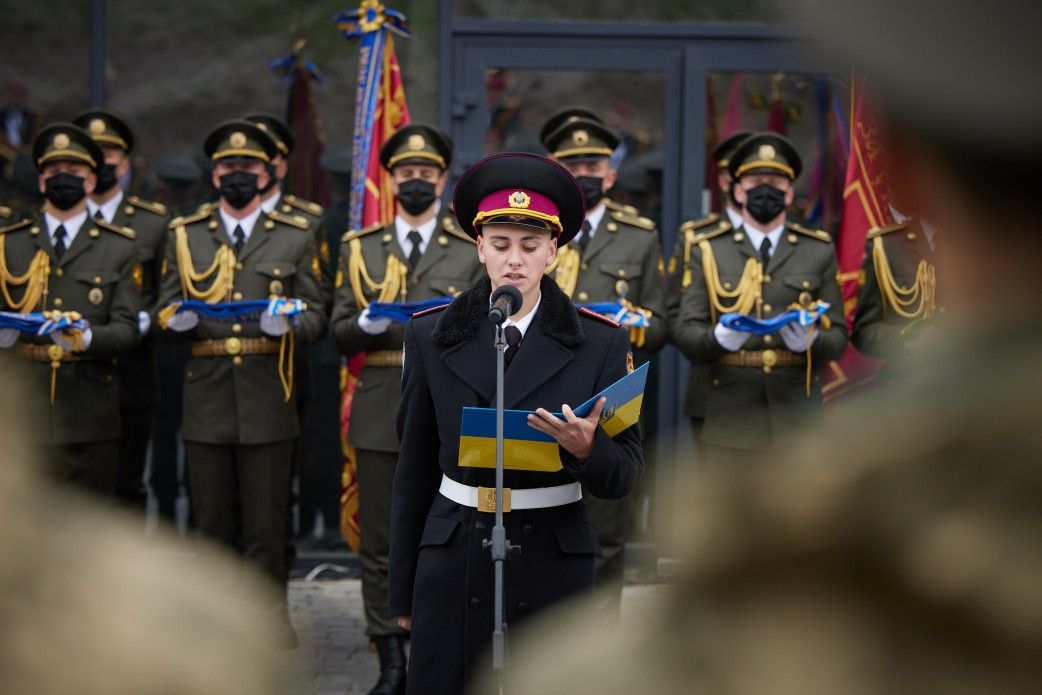 З Хортиці на Донбас: Зеленський поспілкувався з майбутніми і нинішніми захисниками України, фото