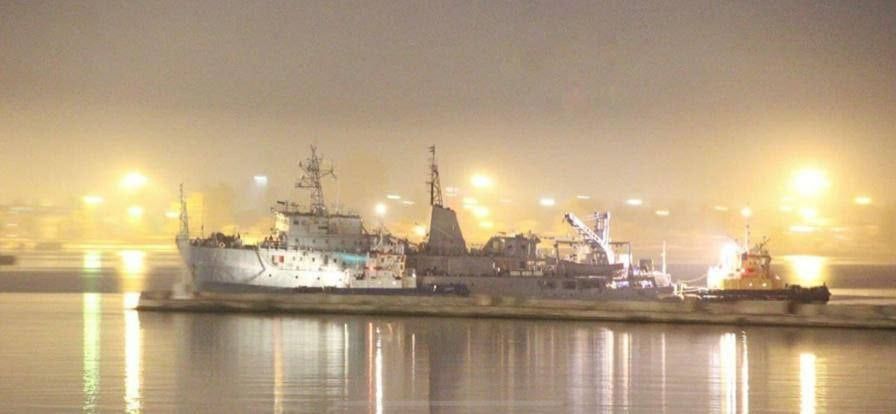 До рейду потерпіле судно доставив буксир морської пошуково-рятувальної служби "Сапфір".