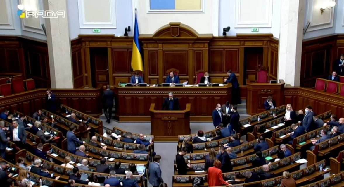 Рада деблокувала підписання закону про олігархів, фото