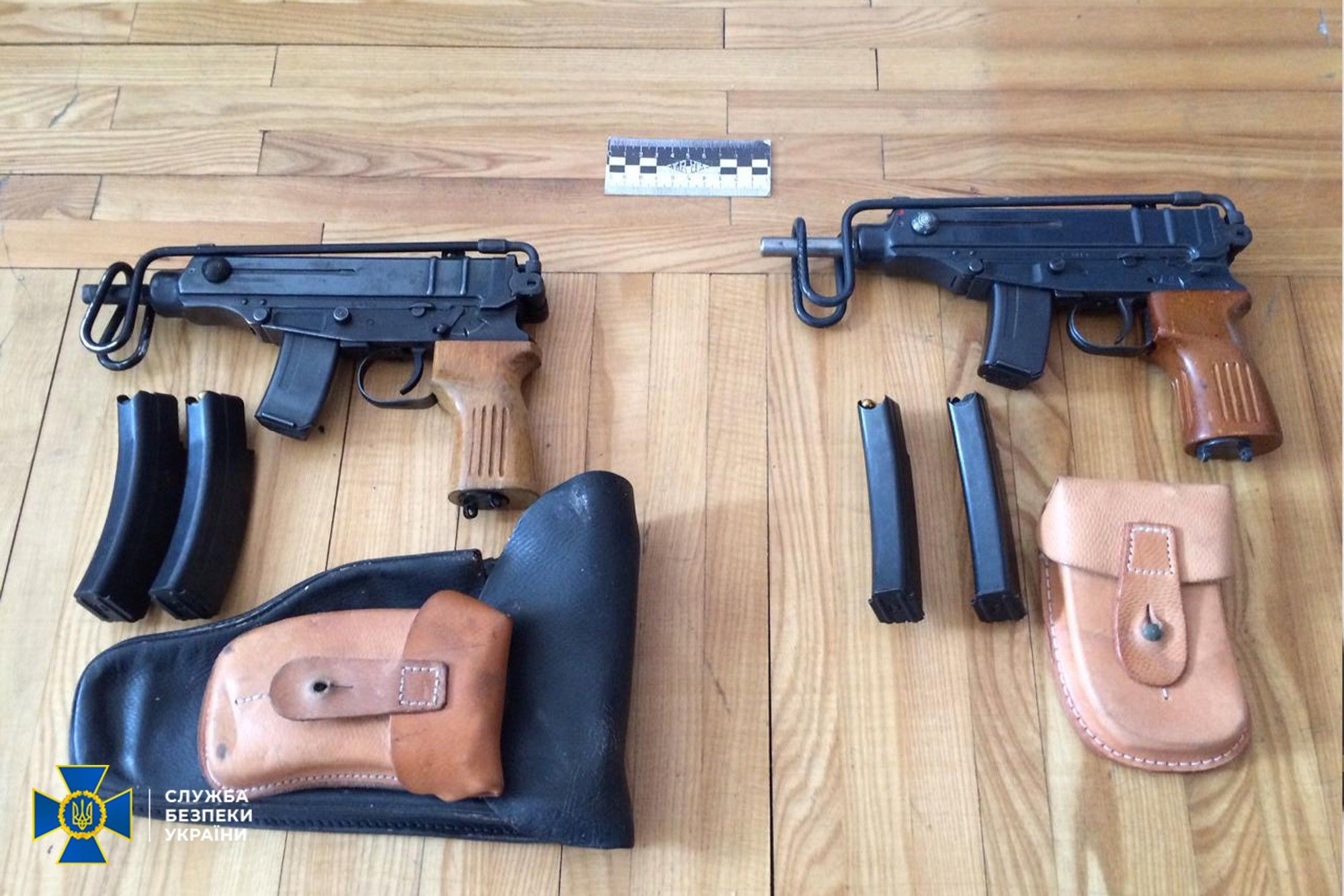 За матеріалами СБУ суд покарав до 12 років організаторів нелегальної торгівлі зброєю, фото